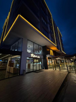 Rena Grand Residence & Suit